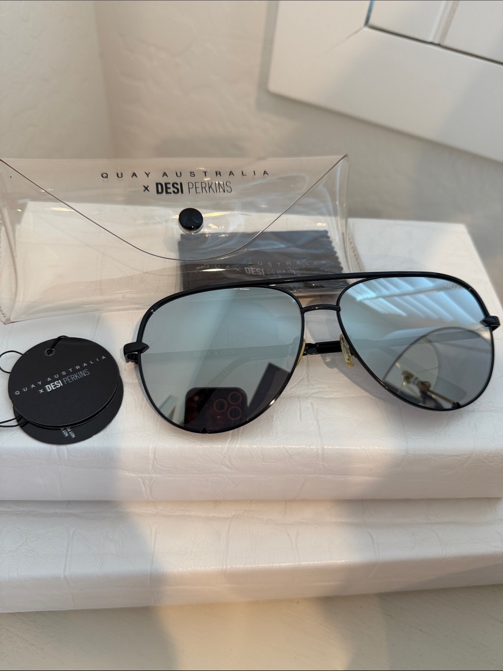 QUAY Australia x Desi Perkins High Key Aviator
Sunglasses - Silver Mirror